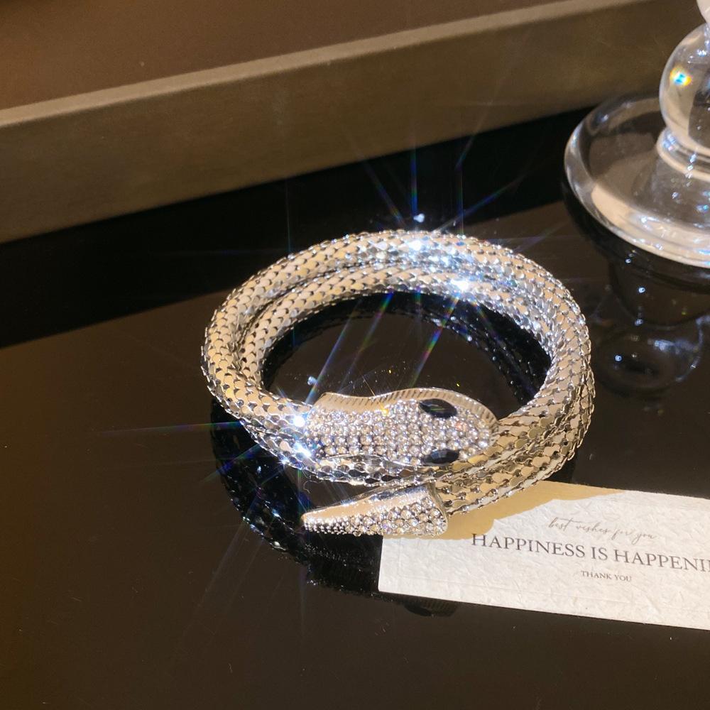 Einzigartiges Nischendesign, schlichtes Metall-Halsreifarmband, schlichter Ringhalsreif für weibliche Persönlichkeit, kaltes Halsketten-Accessoire