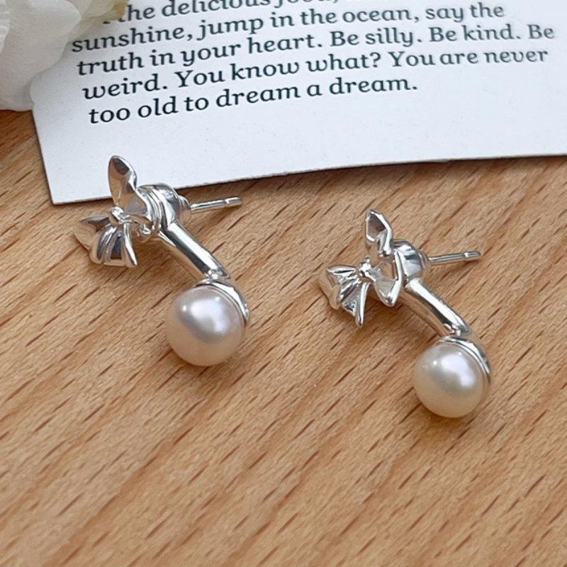 Simple Pearl Earrings for Women Suitable for Birthday Party Gifts Two Wear Earrings Light Luxury Design Senior Sense of Small Match Earrings