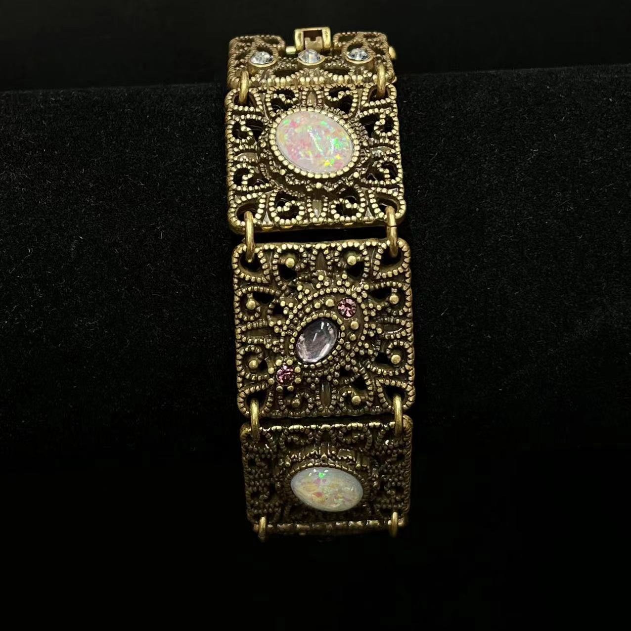 

Zhonggu Western Antique Heavy Industry Gemstone Inlaid Handcrafted Bracelet Used Carving Hollow Out Palace Jewelry
