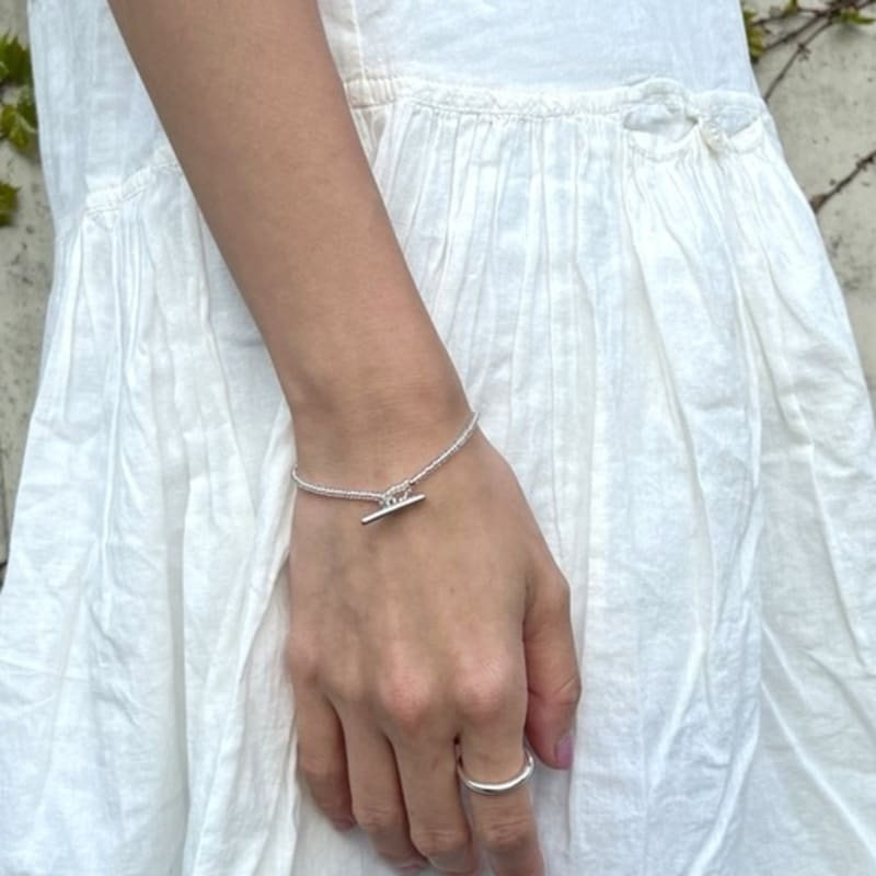 

A BIT MOR TOGGLE BEADS BRACELET WHITE