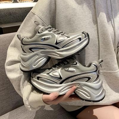 Silber, weiß Papa-Schuhe Damen Sommer 2024 neuer heißer Stil, kleine Leute erhöhen Höhe dicke Sohlen dünnes Netz atmungsaktiver Sneaker