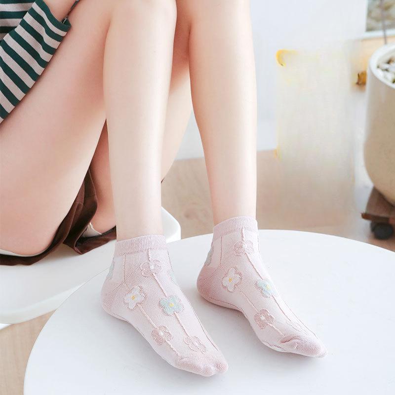 Women's Spring and Summer Light Short Socks, Cream-colored Small Flower Cotton Socks, and Women's Short Invisible Socks with Shallow Openings