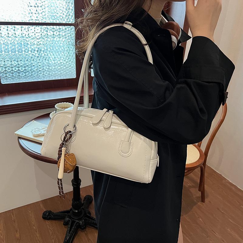 Simple Internet Celebrity Bag 2025 New Fashion Autumn and Winter Shoulder Women's Bag High Sense Underarm Versatile Boston Bag Tide