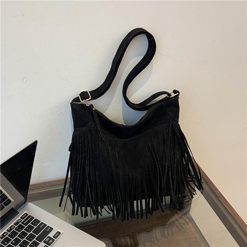 Trendy winter fringed underarm bag women's bag new simple fashion niche matte texture single shoulder crossbody