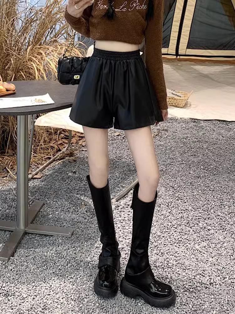 Women's PU Leather Bootcut A-Line Shorts, High-Waist Slimming, Wide Leg, Autumn/Winter 2023 Casual Wear.