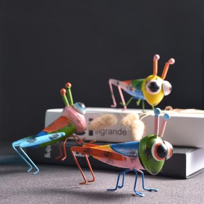 3pcs Animals Figures Outdoor Decor Metal Model Large Grasshopper Figurine Metal Garden Art Lawn Ornament Animal Statue for Outdoor Patio Decor