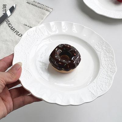 French Style Relief Ceramic Plates New Household 7.5 Inch Aesthetic Cake Dessert Dish White Vintage Floral Shape Tableware