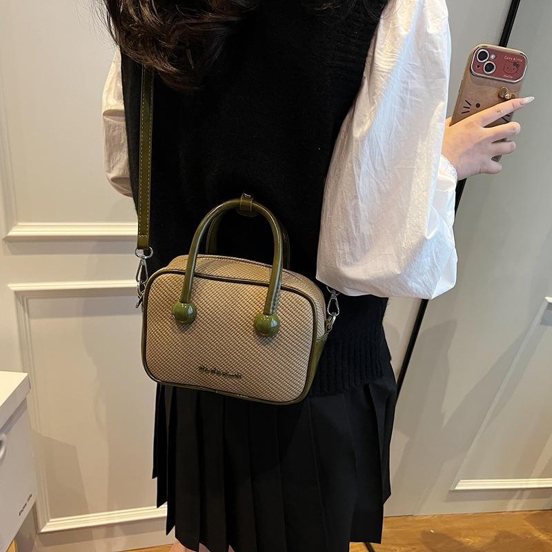 

Сумка-подушка женская осень-зима 2025 новая модная трендовая сумка ручная сумка на плечо сумка-мессенджер 19*7*14 зелёный