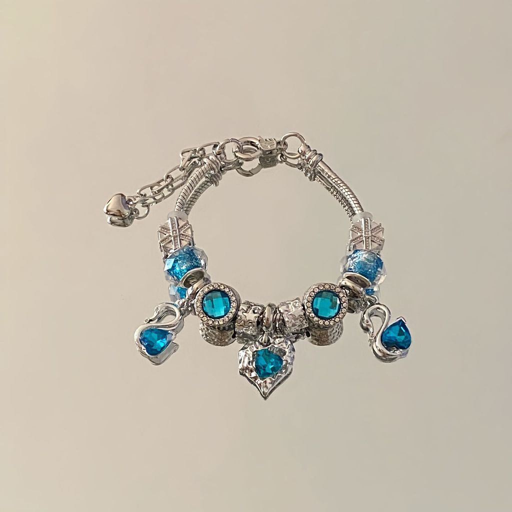 Heart Shape Fashion Bracelet For Women With Alloy Material Ideal For Office Wear