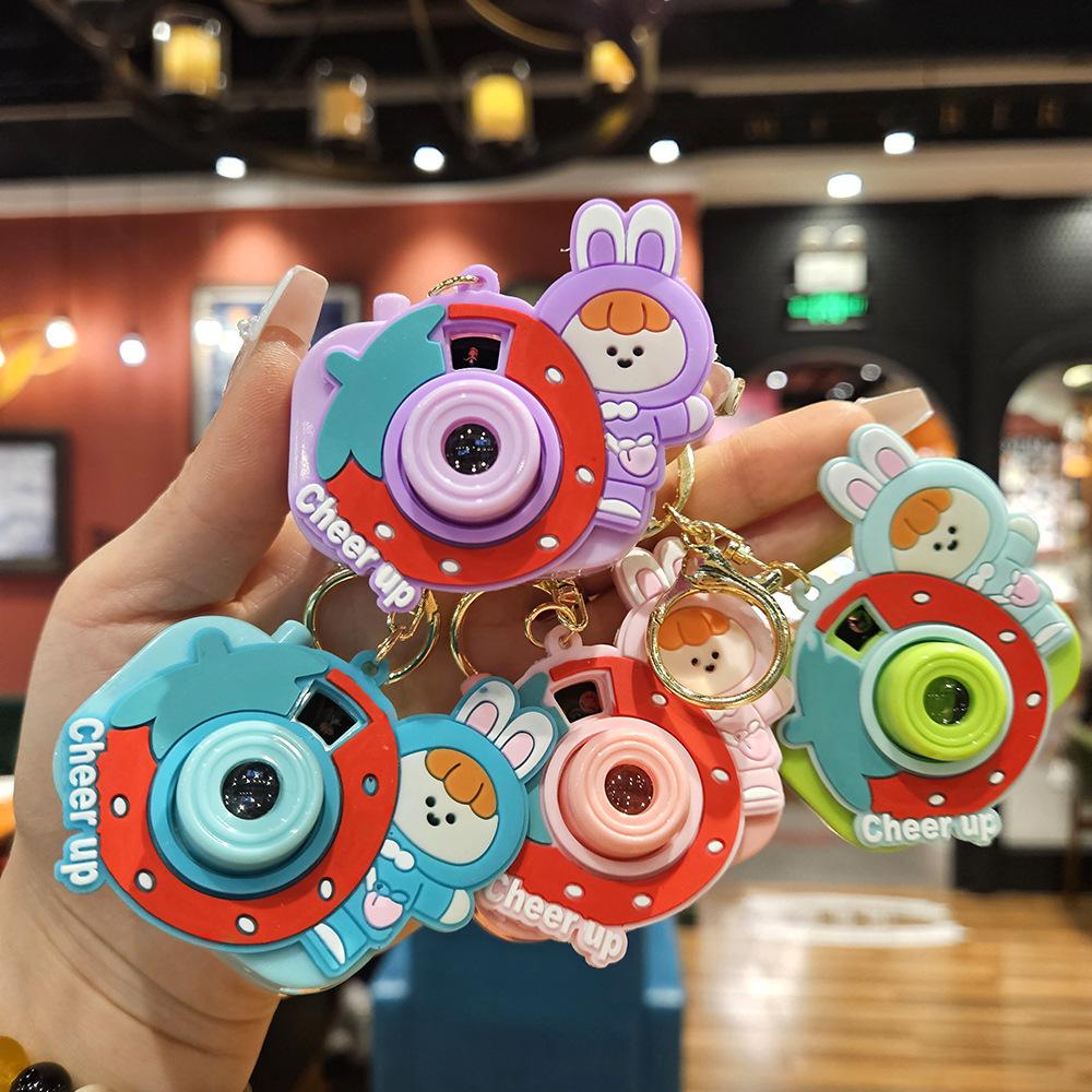 Niedliche Mini-Projektionskamera Cartoon Leuchtendes Projektionslicht Damenhandtasche Schlüsselanhänger Anhänger