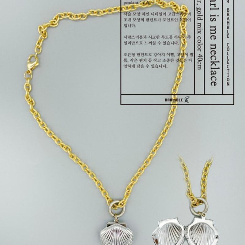 

Bramble pearl is me necklace Metallic