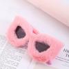 Occhiali da sole invernali netti in peluche rossi dello stesso stile Occhiali da sole Cat Eye alla moda da donna Occhiali da sole Tiktok transfrontalieri da donna in Europa e America