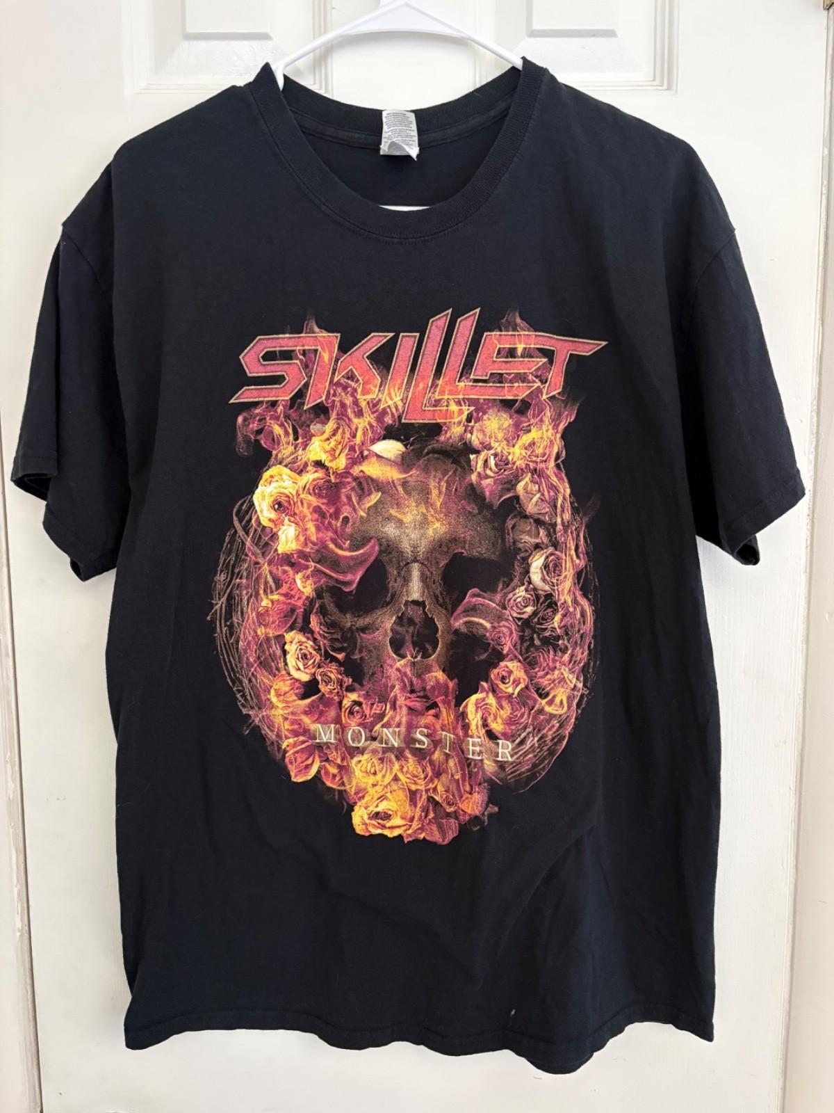 Skillet Band Monster Graphic T-Shirt Black Flaming Skull Roses Tee Size L Unisex T-Shirt L