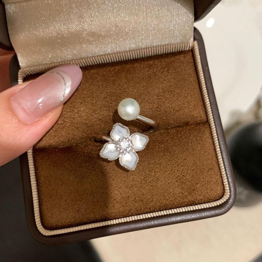 Exquisite Women's Geometric Cross Flower Ring - Versatile, Stackable, Open Finger Design