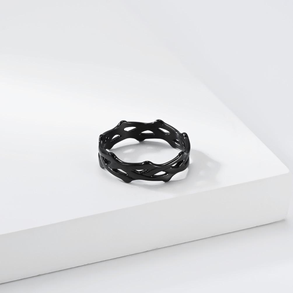 European Thorn Vine Titanium Steel Ring: Unisex, Personalized, Trendy, Non-fading, Handcrafted Wedding Jewelry for Men and Women.