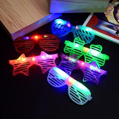 12 ks LED svítících brýlí s lamelami na baterie, různé barvy, pro děti i dospělé, neonové