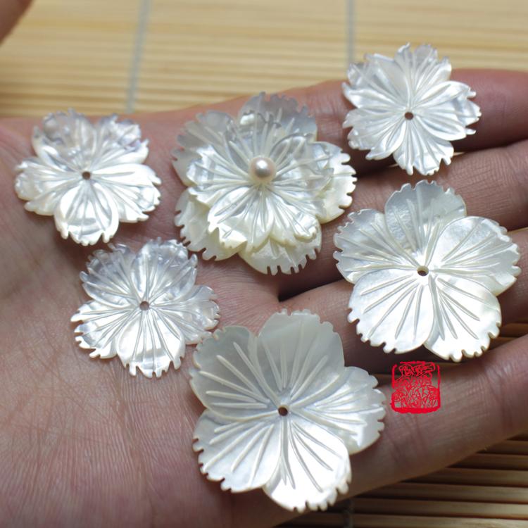 15/20/26/28/30MM White Natural Mother Of Pearl Shell Beads Carved Flower Charms DIY Seashell Beads for Jewelry Making Accessory