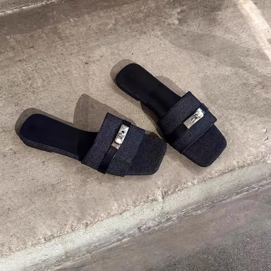 Cowhide version~ Korean version of small lock square head one-word slippers for women to wear 2025 summer new fashion flat sandals