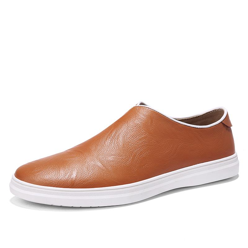 Brittiska herrskor med trendiga detaljer, minimalistiska, nya stilar, herrskor i äkta läder, mjuka sulor, bekväma låga loafers