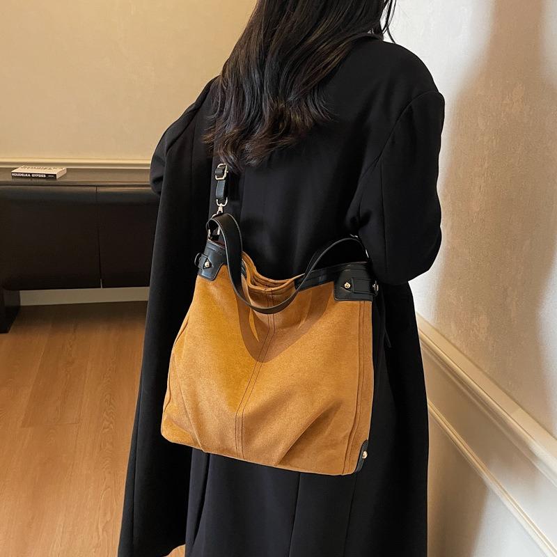 Retro matte bag women's new fashion versatile shoulder messenger bag large capacity commuter tote bag