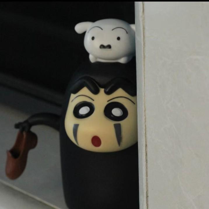 

Crayon Shin-chan No-Face Man Figurine: Cute Cartoon Doll for Desk or Car Decoration