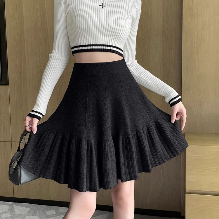 Solid color short skirt, knitted half skirt, women's spring/summer high waisted A-line skirt, design sense, niche pleated skirt