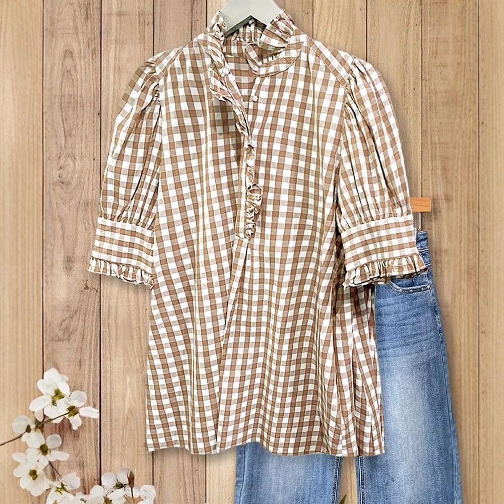 Kariertes Oberteil mit Rüschen und kurzen Ärmeln - Sommer-Mode-Essential für Damen