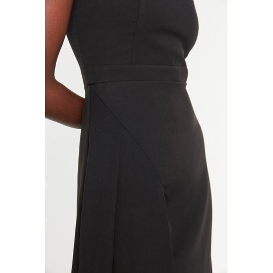 Schwarzes gewebtes Abendkleid