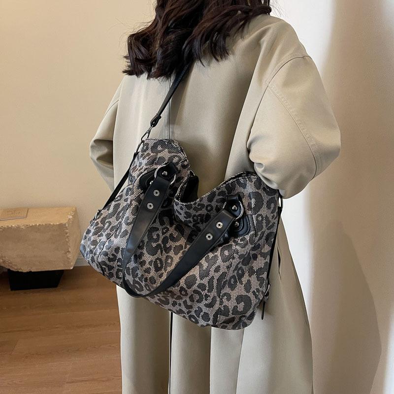 Women's bag new retro handbag fashionable and simple shoulder messenger bag large capacity women's backpack