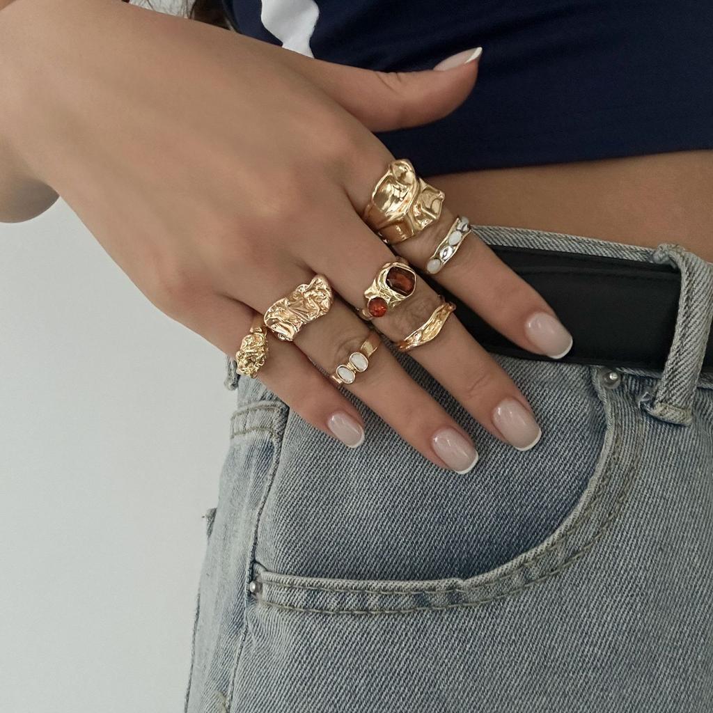 Süßer cooler Ins Lava geometrischer Diamant gefasster Edelsteinring-Set, personalisierter glänzender Ring aus flüssiger Legierung.