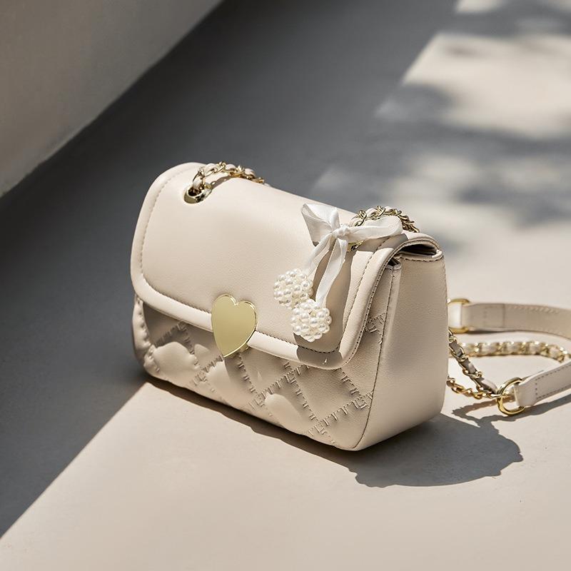 Летняя женская сумка-мессенджер из натуральной кожи с цепочкой (21*7,5*14 см) 612410126 белый