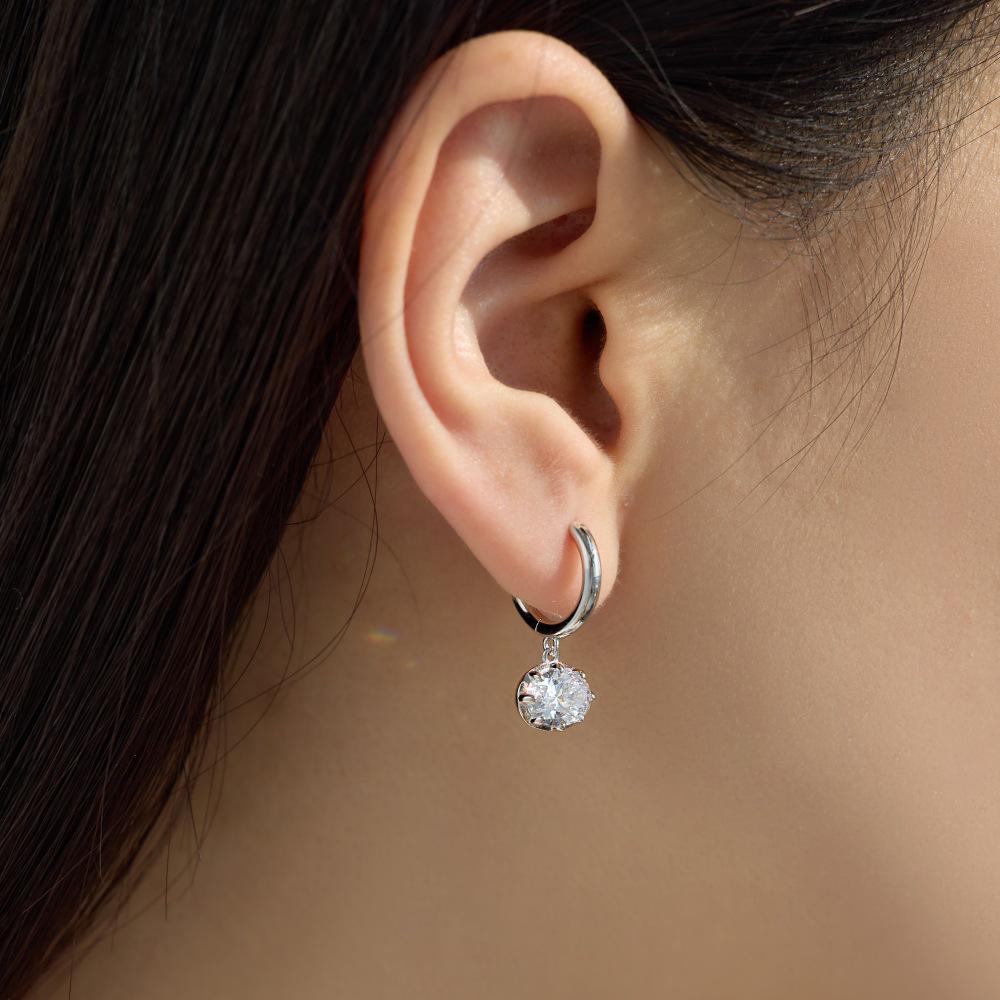 European Style S925 Sterling Silver Women's Necklace & Earrings Set with Simple 2-Carat Pendant and 1.5-Carat Silver Earrings