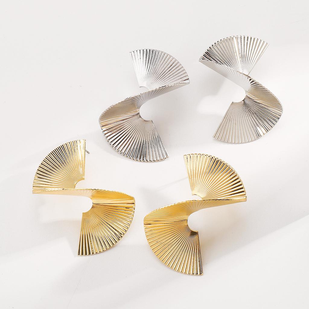 Women Fashion Stereoscopic Alloy Stud Earrings Unique Irregular Pleated Design Elegant High Grade Ear Jewelry