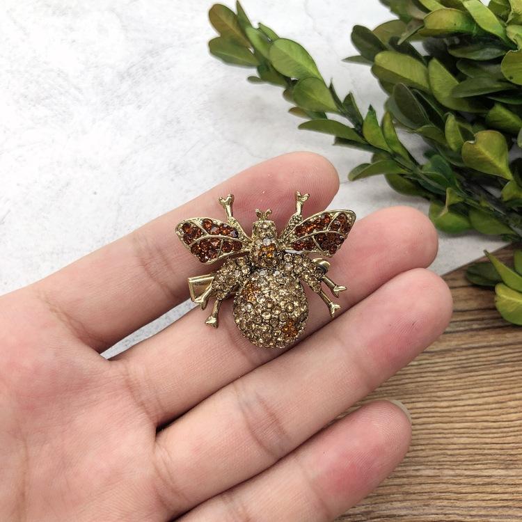 Forest retro fairy tale versatile brooch bee pearl temperament brooch pin coat with accessories