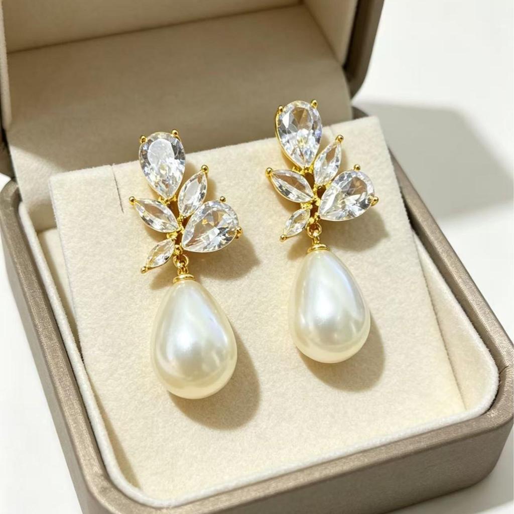 Stylish High-End Copper Zirconia Stud & Pearl Pendant Earrings