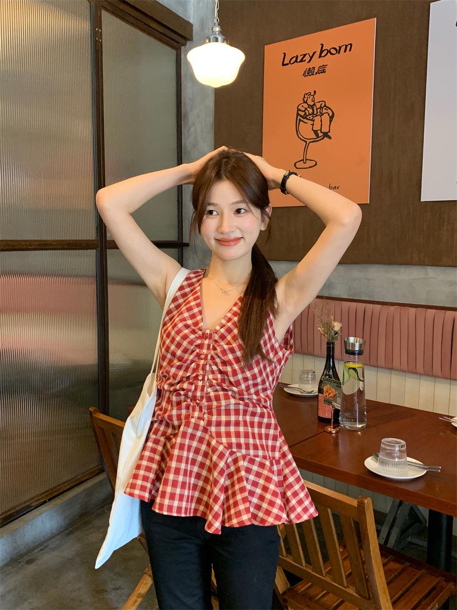 Women s Chic V-Neck Red Plaid Sleeveless Vest Medium