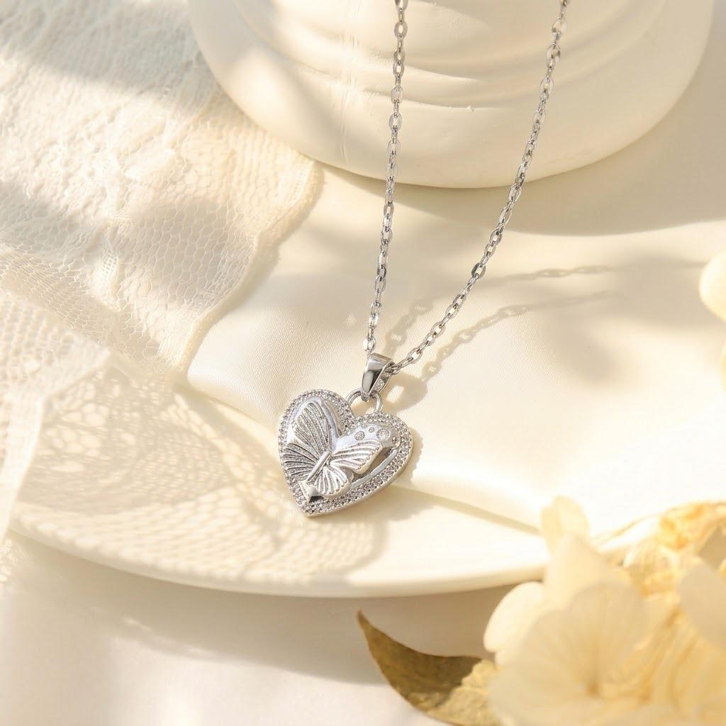 Rhinestone Inlaid Heart Pendant Necklace in Light Luxury Style for Women