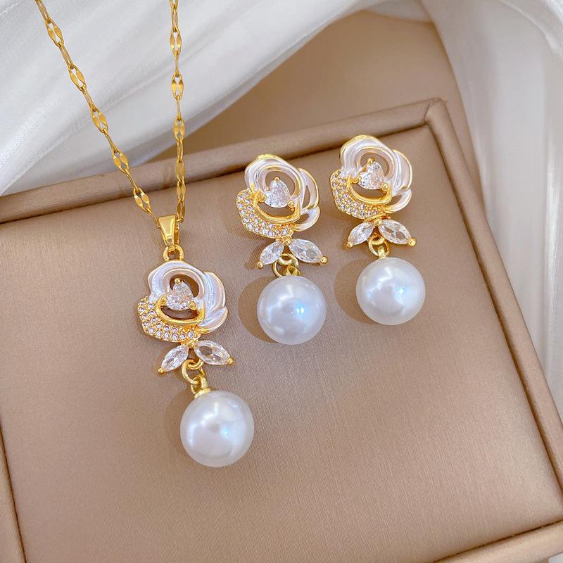 Court Style Flower Suit Light Luxury Temperament Gorgeous Full Diamond Necklace Female Versatile Collarbone Titanium Steel Chain