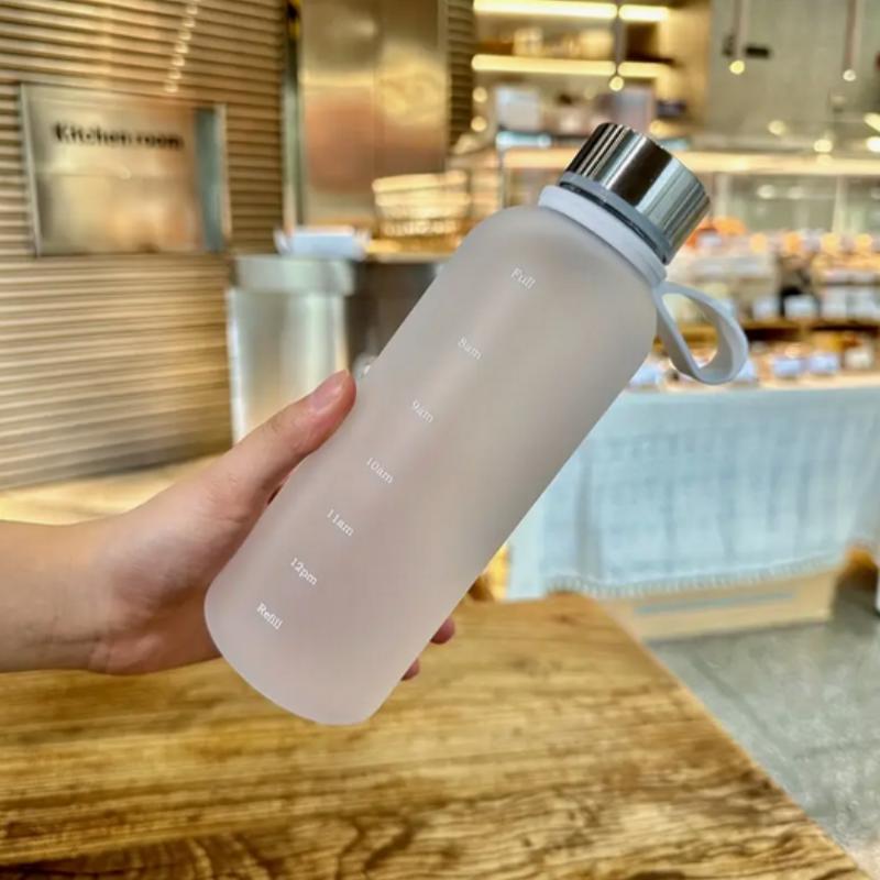 550ML Gradient Matte Handle Water Bottle - Portable Outdoor Sports Cup with Leak-Proof Lid, Durable PC Material
