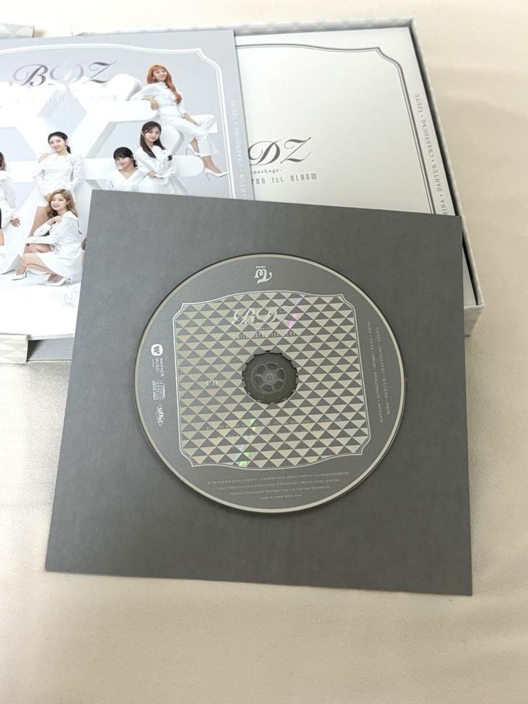 [USED] Trading card included BDZ-Repackage- TWICE 1st ALBUM
