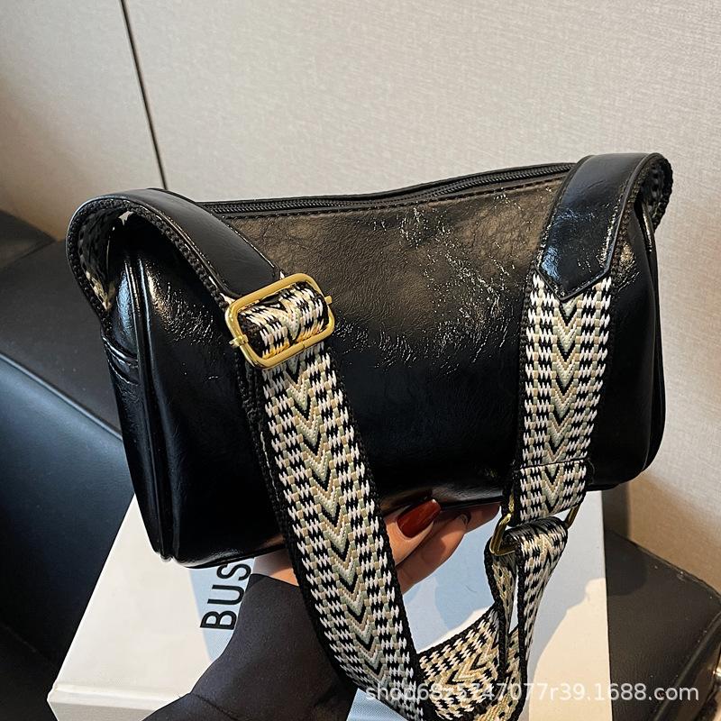 Retro Pillow Bag Women's 2025 New Fashion and Versatile Cylinder Crossbody Bag High-end Casual One-shoulder Armpit Women's Bag