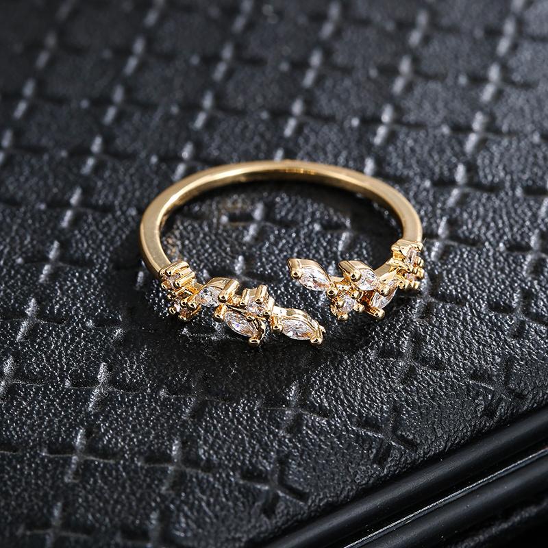 Flower Design Copper Micro-Inlaid Synthetic Zirconia Wedding Ring Elegant Bride Jewelry for Ceremony золотистый