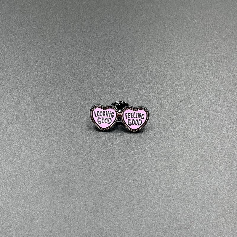 European & American Cartoon Pink Camera Brooch with English Letter - Metal Badge Gift