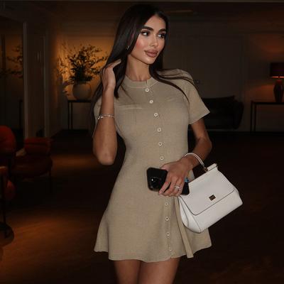 Robe d'été unie basique style rue française à boutonnage à la taille, jupe courte évasée, robe tricotée à manches courtes décontractée pour fille tendance