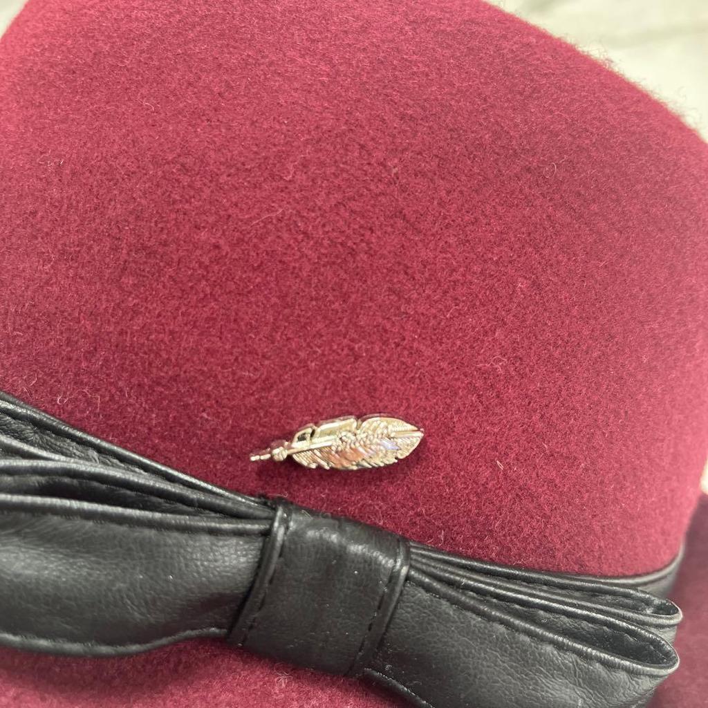 Used STETSON maxim burgundy wool hat with black ribbon and feather decoration