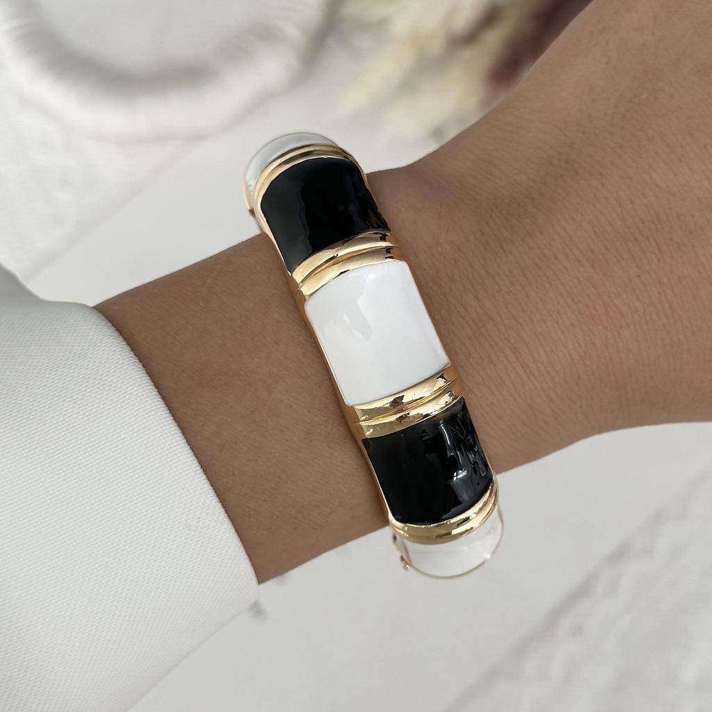 Vintage Punk Black White Enamel Bracelet for Women Gold Color Geometric Wide Chunky Wristband Bangle Party Aesthetic Jewelry