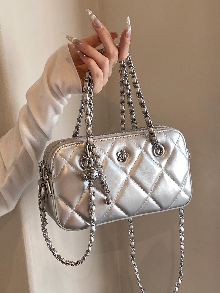 

Маленькая женская сумка 2024 года, летняя универсальная сумка-мессенджер с цепочкой из бриллиантов, модная переносная маленькая квадратная сумка через плечо серебряный