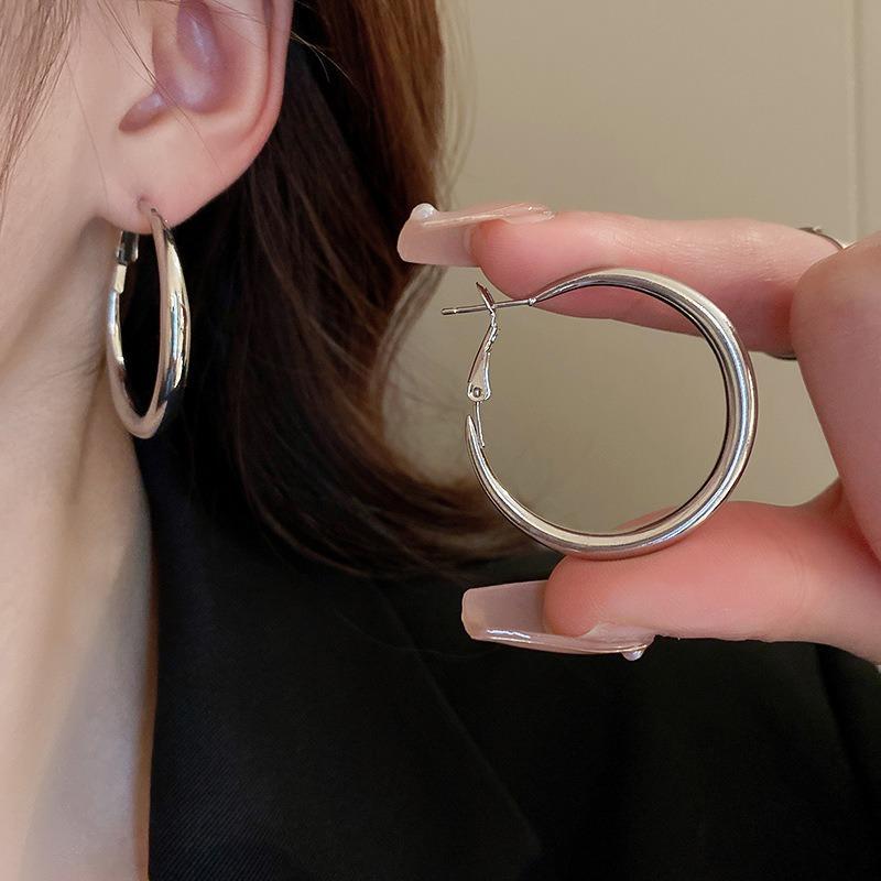 Silver Needle Diamond-set Geometric Circle Earrings Temperament Light Luxury High-end Earrings Personalized Design Cold Wind Earrings Wholesale