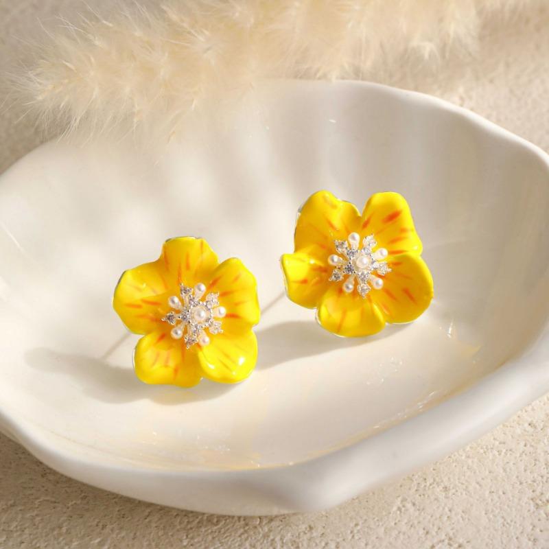1PAIR Yellow Oil Dripping Begonia Flower Stud Earrings Are Popular, Fashionable, Fresh and Sweet Earrings, Unique and Beautiful Design Earrings.
