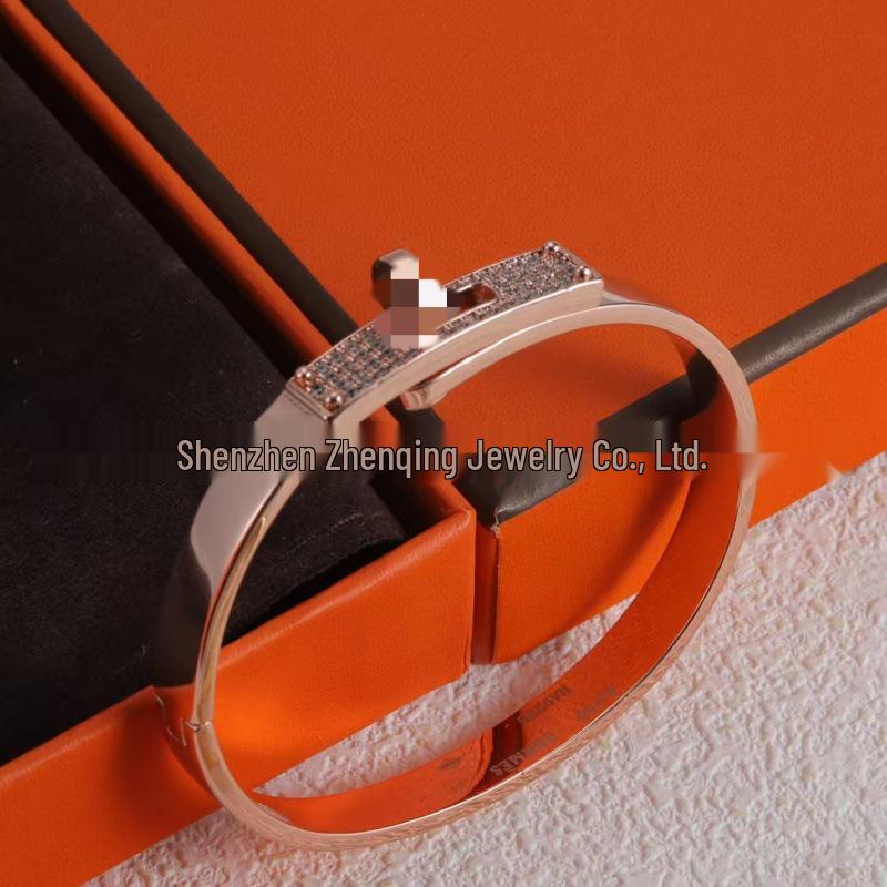 Elegantes H-Armband in Schweinenase-Form mit eingefassten Diamanten – leicht, luxuriös, vielseitig